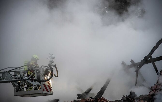 Wohnhaus niedergebrannt - Besitzer hat vermutlich vergessen Kamin auszumachen - Bild 26_11