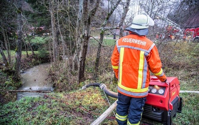 Wohnhaus niedergebrannt - Besitzer hat vermutlich vergessen Kamin auszumachen - Bild 20_17