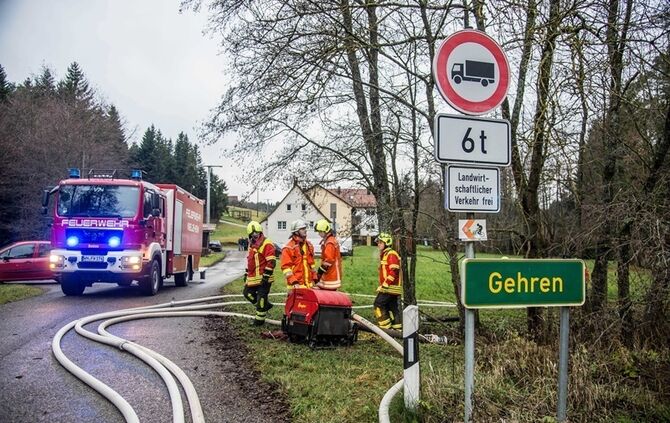 Wohnhaus niedergebrannt - Besitzer hat vermutlich vergessen Kamin auszumachen - Bild 18_19