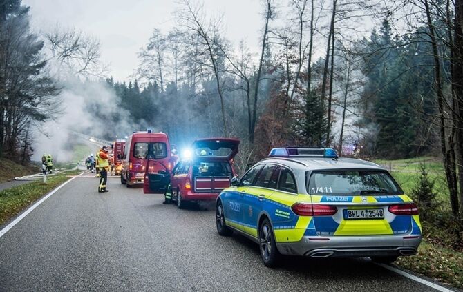 Wohnhaus niedergebrannt - Besitzer hat vermutlich vergessen Kamin auszumachen - Bild 02_35