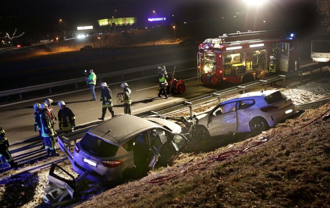 Unfall B29 Fahrrichtung Stuttgart Abfahrt Winterbach - Bild 09_10
