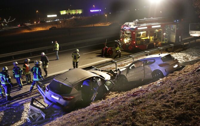 Unfall B29 Fahrrichtung Stuttgart Abfahrt Winterbach - Bild 07_8