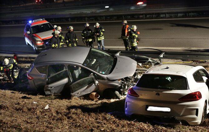 Unfall B29 Fahrrichtung Stuttgart Abfahrt Winterbach - Bild 05_0