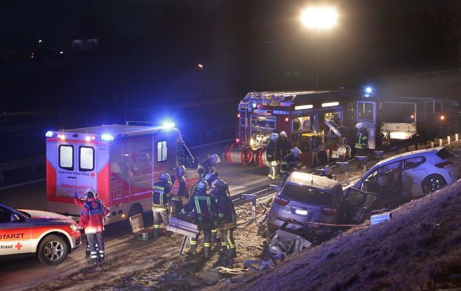 Unfall B29 Fahrrichtung Stuttgart Abfahrt Winterbach - Bild 03_4