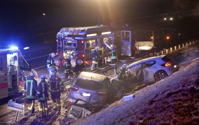 Unfall B29 Fahrrichtung Stuttgart Abfahrt Winterbach - Bild 01_2