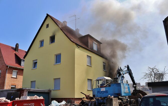 Brand in Leerstehendem Gebäude Feuerwehr im Einsatz