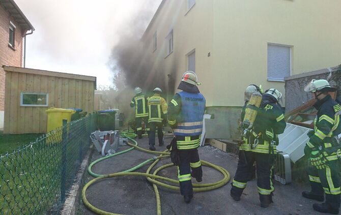 Brand in Leerstehendem GebÃ¤ude Feuerwehr im Einsatz_6