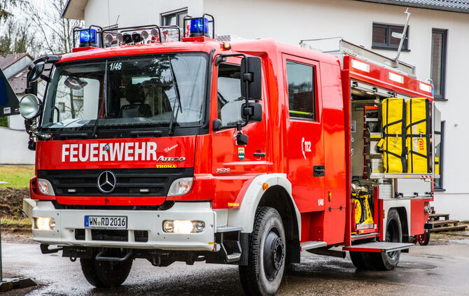 Telefonmast nach Unfall auf Transporter gestürzt - Bild 12_3