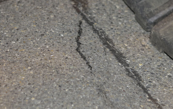 Einsatz der Feuerwehr Urbach am Samstagabend auf der Wittumstraße - Straße in einem Teilbereich abgesenkt - Bild 02_1