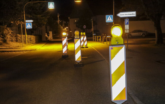 Einsatz der Feuerwehr Urbach am Samstagabend auf der Wittumstraße - Straße in einem Teilbereich abgesenkt - Bild 05_4