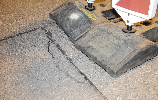 Einsatz der Feuerwehr Urbach am Samstagabend auf der Wittumstraße - Straße in einem Teilbereich abgesenkt - Bild 07_6