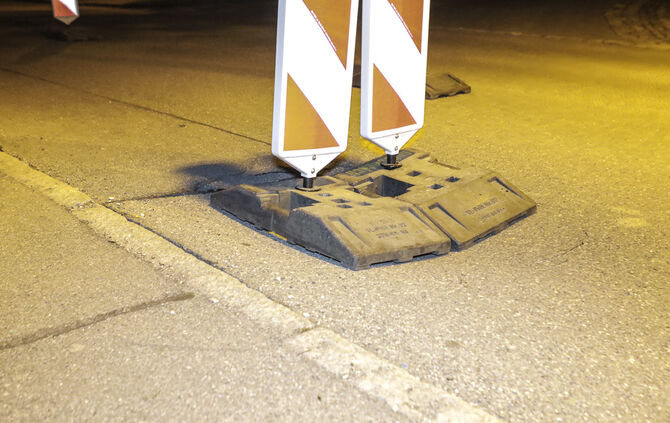 Einsatz der Feuerwehr Urbach am Samstagabend auf der Wittumstraße - Straße in einem Teilbereich abgesenkt - Bild 09_8