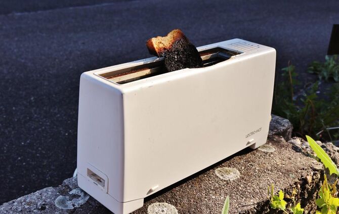 Feuerwehrgroßeinsatz wegen Toaster - 1 Person verletzt
