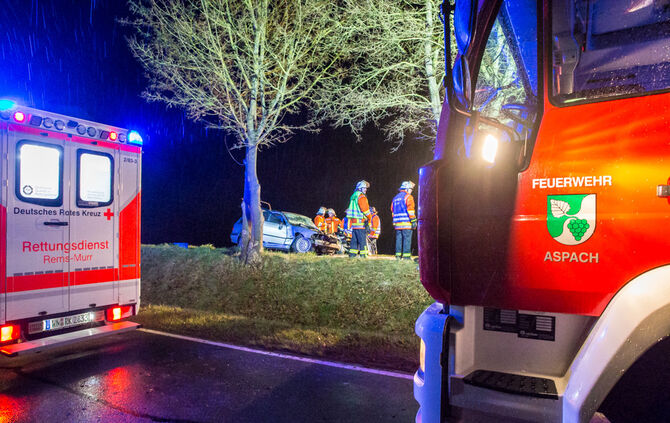 Schwerer Unfall - BMW kam von Fahrbahn ab - Bild 26_16