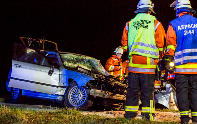 Schwerer Unfall - BMW kam von Fahrbahn ab - Bild 24_20