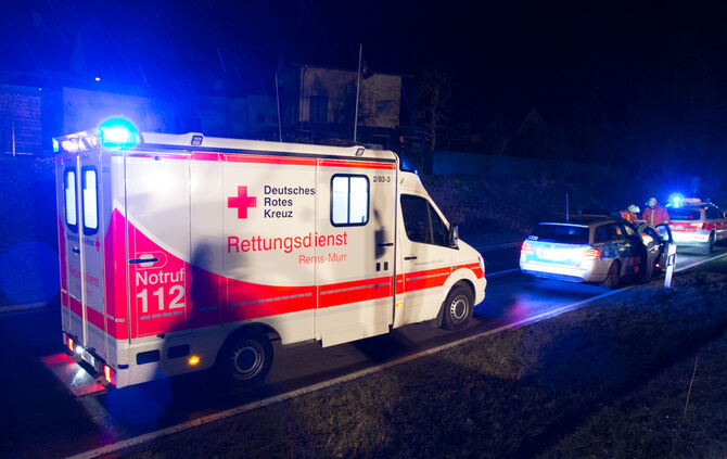 Schwerer Unfall - BMW kam von Fahrbahn ab - Bild 23_23