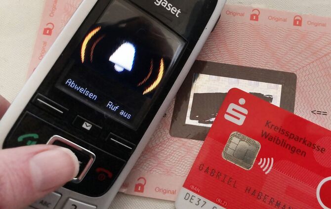 TITEL Telefonbetrug Betrüger Anrufer Betrug