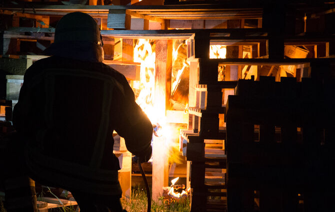 Sonnwendfeier und -feuer der Feuerwehr - Bild 11_1