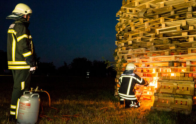 Sonnwendfeier und -feuer der Feuerwehr - Bild 10_11