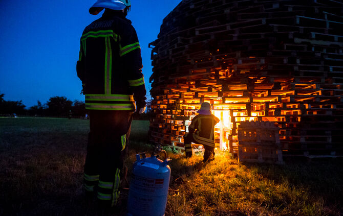 Sonnwendfeier und -feuer der Feuerwehr - Bild 12_12