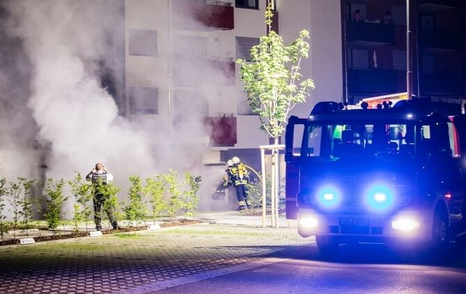 Brand Müllunterstand, Junkeräcker, Weinstadt-Endersbach, 30.05.2021.