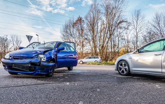 Unfall Waiblingen Schwerverletzter Auto Feuerwehr Krankenwagen Polizei_14