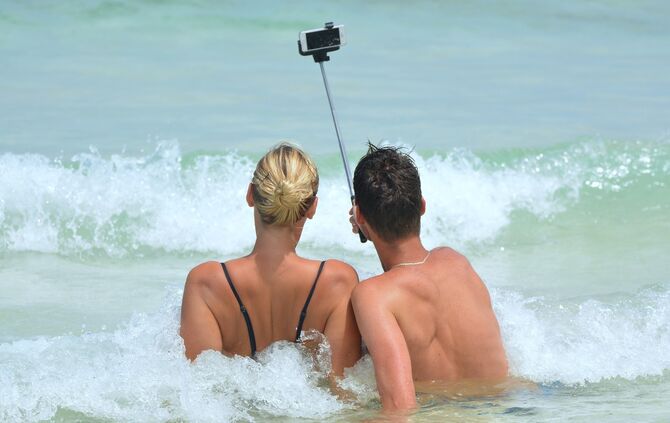 selfie-900001_1920_0