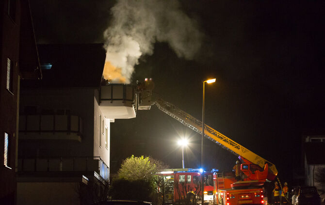 Wohnungsbrand durch Kerze - Bild 01_0