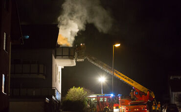 Wohnungsbrand durch Kerze - Bild 01_0