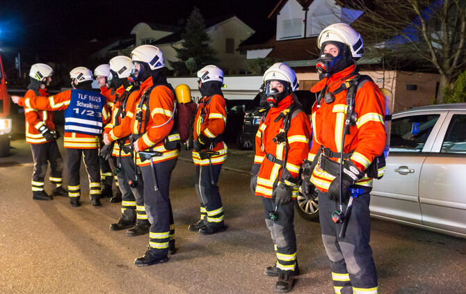Wohnungsbrand durch Kerze - Bild 16_13