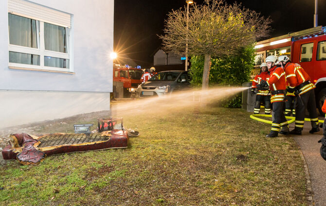 Wohnungsbrand durch Kerze - Bild 18_14