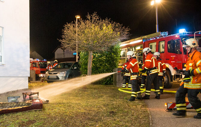 Wohnungsbrand durch Kerze - Bild 19_15