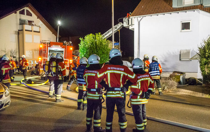 Wohnungsbrand durch Kerze - Bild 11_18
