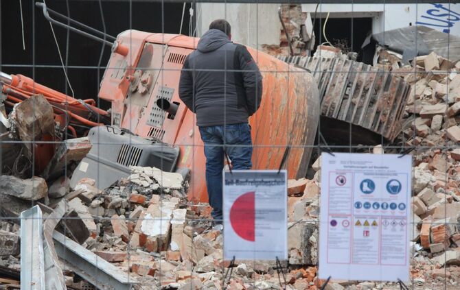 Bagger umgefallen - Bild 16_18