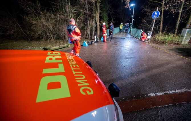 Personensuche in Waiblingen fordert GroÃeinsatz: Vermisste Frau wird von Polizeihubschrauber gesucht - Sucheinsatz in der Rems - Mit TÃ¼rÃ¶ffnung in einem Haus_3