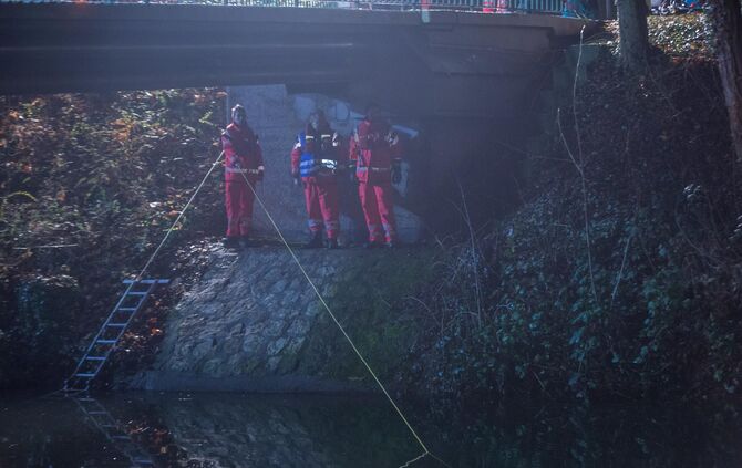 Personensuche in Waiblingen fordert GroÃeinsatz: Vermisste Frau wird von Polizeihubschrauber gesucht - Sucheinsatz in der Rems - Mit TÃ¼rÃ¶ffnung in einem Haus_7