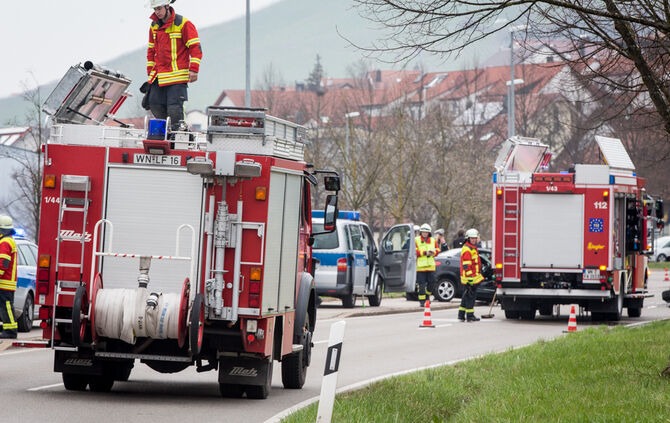 Gegen zwei Autos geprallt - Bild 01_14