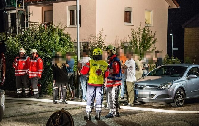 Brand im Dachgeschoss richtet hohen Schaden an - 1 Verletzter - Bild 05_4