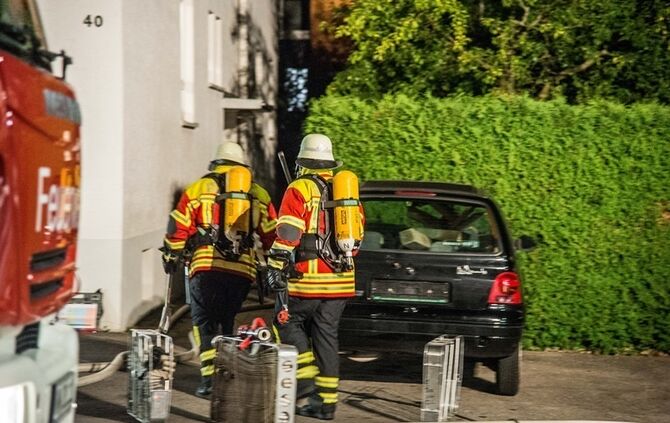 Brand im Dachgeschoss richtet hohen Schaden an - 1 Verletzter - Bild 15_14