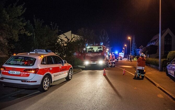 Brand im Dachgeschoss richtet hohen Schaden an - 1 Verletzter - Bild 18_17