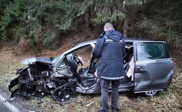 B14 bei GroÃerlach: Schwerer Unfall mit mehreren Verletzten_0