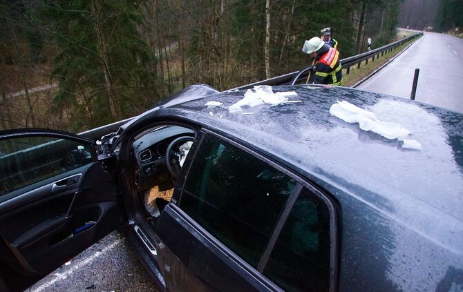 B14 bei GroÃerlach: Schwerer Unfall mit mehreren Verletzten_3