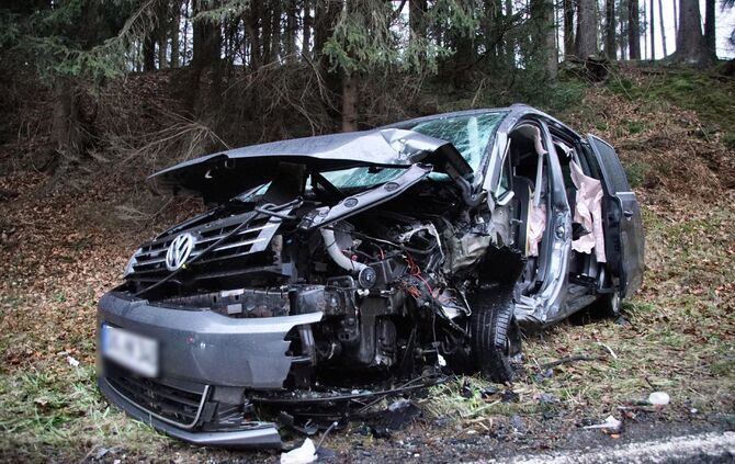 B14 bei GroÃerlach: Schwerer Unfall mit mehreren Verletzten_6