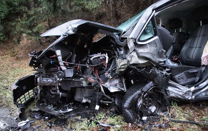 B14 bei GroÃerlach: Schwerer Unfall mit mehreren Verletzten_7