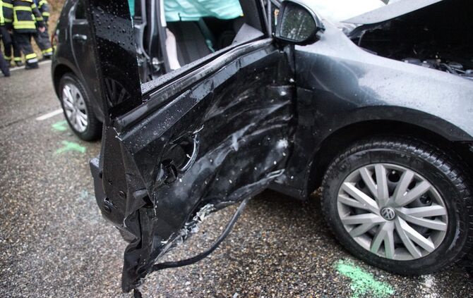 B14 bei GroÃerlach: Schwerer Unfall mit mehreren Verletzten_8