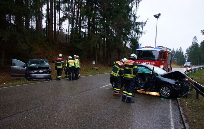 B14 bei GroÃerlach: Schwerer Unfall mit mehreren Verletzten_9