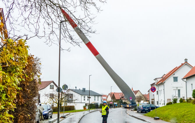 Windradtransport zur Winradbaustelle, Goldboden, Winterbach, 21.11.2017.