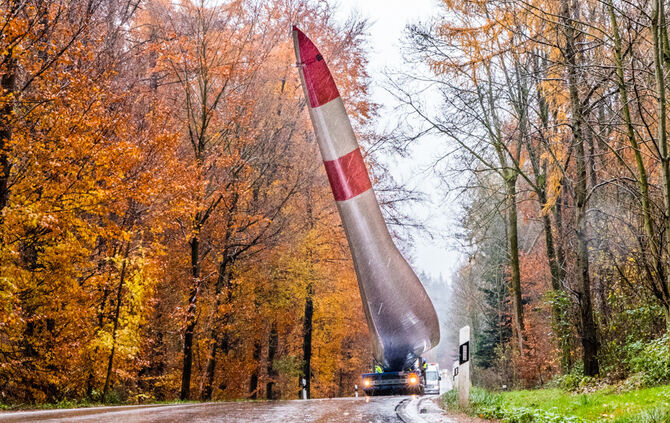 Windradtransport zur Winradbaustelle, Goldboden, Winterbach, 21.11.2017.