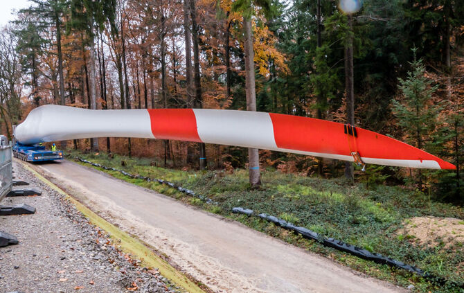 Windradtransport zur Winradbaustelle, Goldboden, Winterbach, 21.11.2017.