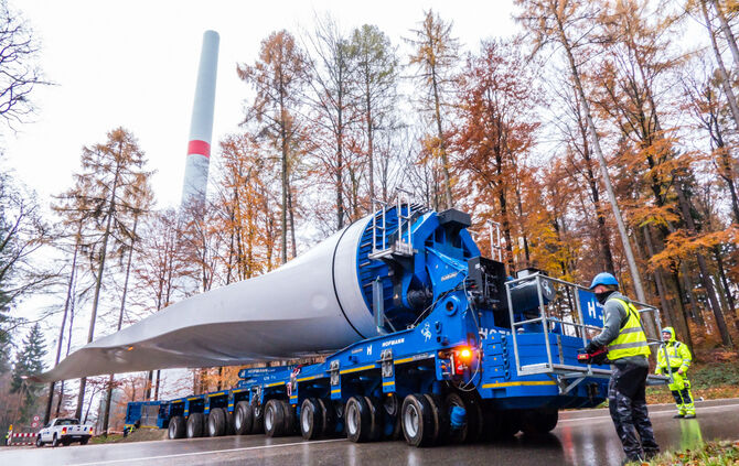 Windradtransport zur Winradbaustelle, Goldboden, Winterbach, 21.11.2017.